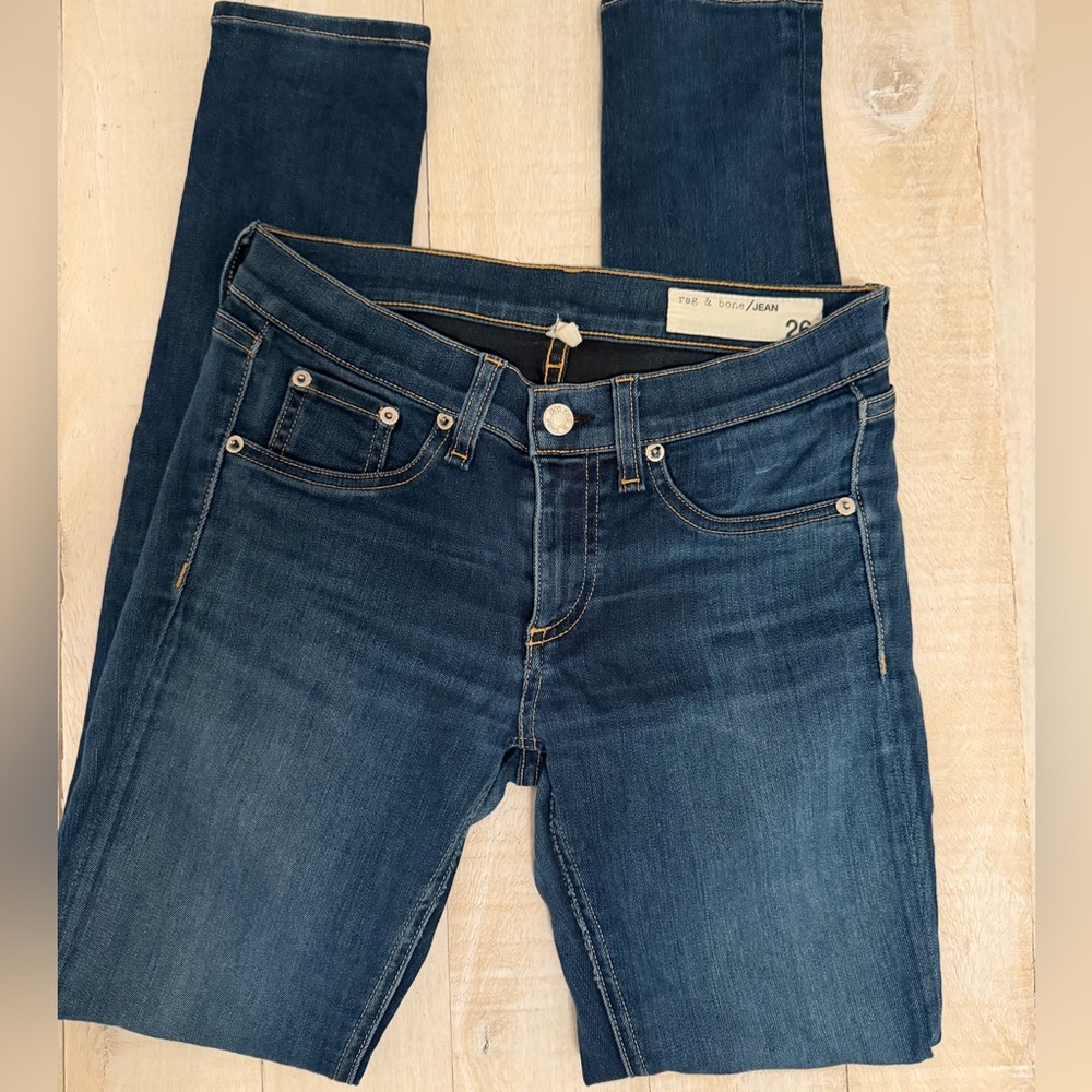 RAG & BONE Slim Skinny denim jeans in Bedford size 26
EUC